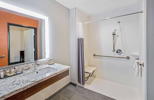 Brazos Hotel | La Quinta Inn & Suites by Wyndham Waco Downtown - Baylor