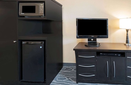 Logan Hotel | La Quinta Inn & Suites by Wyndham Logan