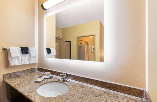 Logan Hotel | La Quinta Inn & Suites by Wyndham Logan