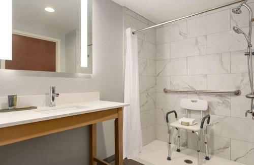 Selma Hotel | La Quinta Inn & Suites by Wyndham Selma/Smithfield I-95