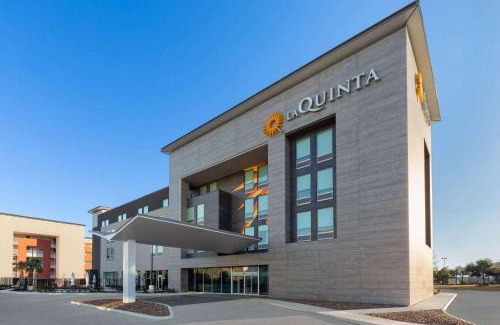 Forest Crest Hotel | La Quinta Inn & Suites by Wyndham San Antonio at the RIM