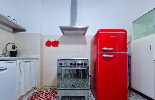 Porto San Giorgio Apartment | La Roscia house with personality 80 mt from the beach.