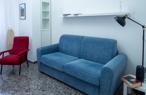 Porto San Giorgio Apartment | La Roscia house with personality 80 mt from the beach.