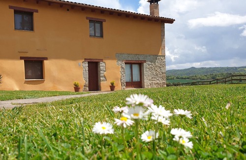 Gironella Cottage | La Serreta Casa Rural con Vistas a Montserrat, a 2 Minutos del Pueblo Gironella