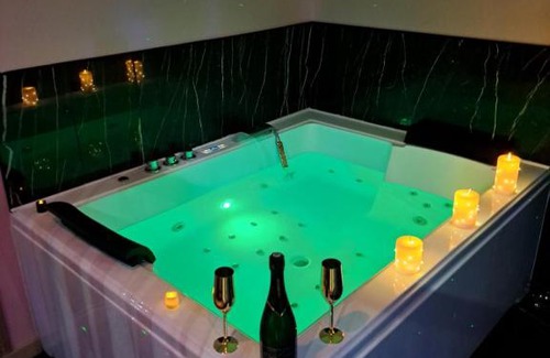 Grumesnil House | La suite d'Élise avec jaccuzi