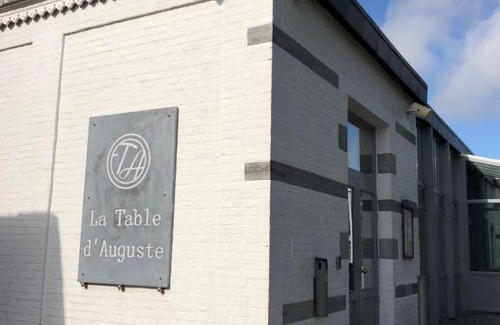 Dour Hotel | La table d’Auguste