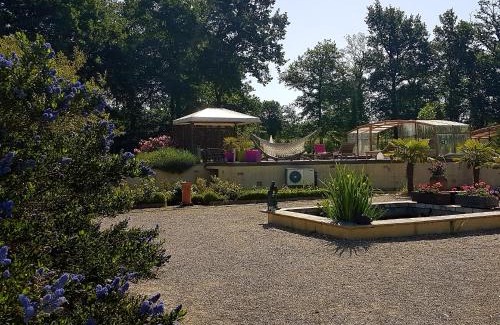 Lussas-et-Nontronneau Bed & Breakfast | La table de Pierre