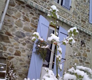 Champs-sur-Tarentaine-Marchal Bed & Breakfast | La tanière