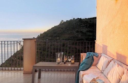 Manarola House | La Terrazza 85: breathtaking views, tranquility and garden. CITR Code 011024