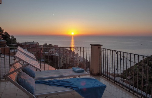 Manarola House | La Terrazza 85: breathtaking views, tranquility and garden. CITR Code 011024
