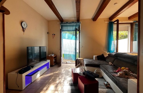 Sainte-Genevieve-des-Bois House | La Tranquillité Dans Tous ses États