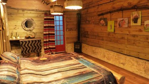 Mezieres-sur-Ponthouin Bed & Breakfast | La Valise A Cheval