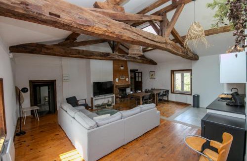 Ars-sur-Formans Apartment | La Vie de Château , Or du Temps