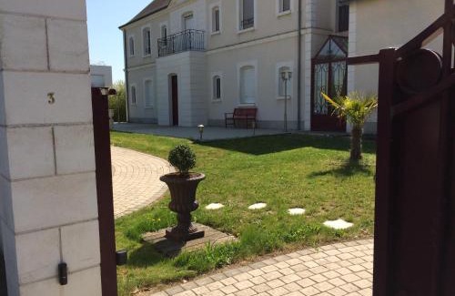 Saint-Cyr-sur-Loire Bed & Breakfast | LA VILLA BOLERO