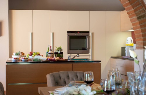 Lari Villa | La Villa nell'Isola Verde 12, Emma Villas