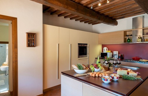 Lari Villa | La Villa nell'Isola Verde 12, Emma Villas