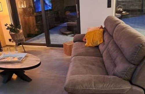 Isnes Villa | La villa Opaline