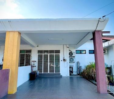 Kampung Telong House | La Zaira Homestay Telong Kandis