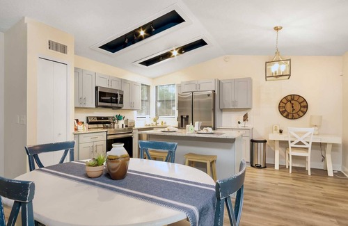 East Arlington House | Labor Day Getaway! Glimmering Jacksonville Getaway Grill Mayo & Beach~Sleeps 7