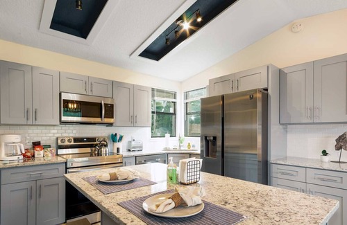 East Arlington House | Labor Day Getaway! Glimmering Jacksonville Getaway Grill Mayo & Beach~Sleeps 7