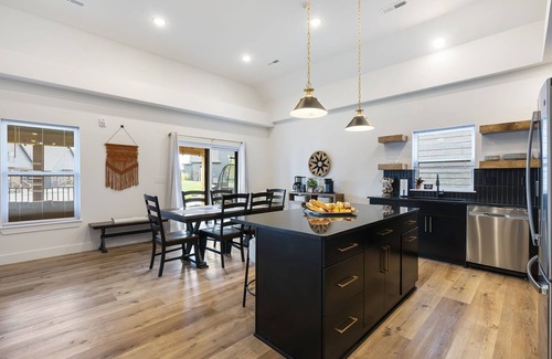 Hollister House | Labor Day Open, New Home at Rocky Shores, Free Daily Activities, Close to Thunder Ridge!