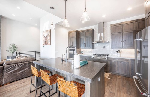 Hideout Condo | *Labor Day Sale* Free Activities with every Stay—Book Now, Travel Anytime Through December 17th!