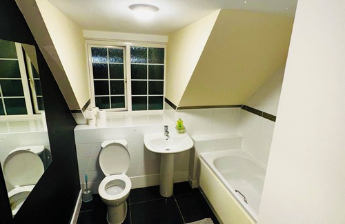 Peterborough House | Lady Charlotte house is suitable for workers and large families for vacation