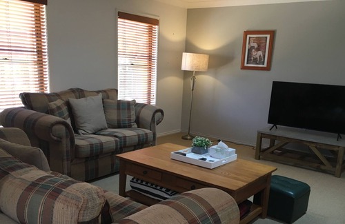 East Tamworth House | Lae Avenue Cottage East, pet friendly, free wifi