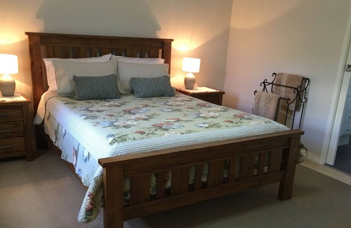 East Tamworth House | Lae Avenue Cottage East, pet friendly, free wifi