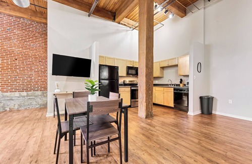Lafayette Square Apartment | Lafayette 305 I Spacious 1Bd I Free Parking