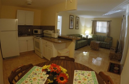 Mango Groves Hotel | Lago Mar Motel and Apartments