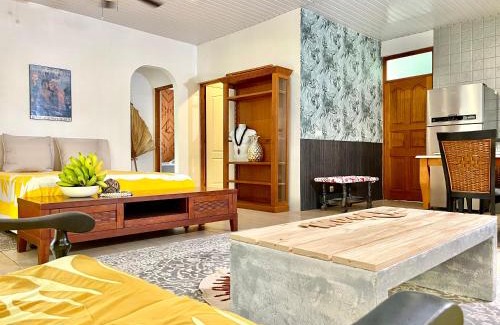 Papao House | Lagoon & Garden House w/kayaks