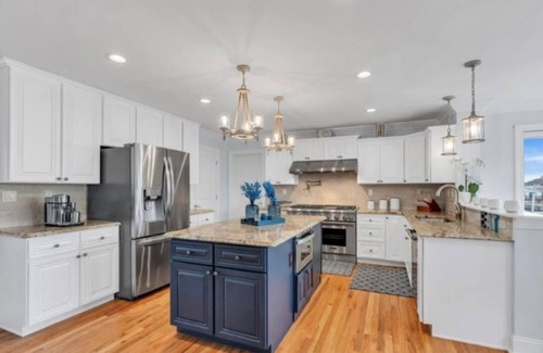 Osbornsville House | Lagoon Luxury: Your Blue Escape Awaits! n4 Bedrooms Waterfront Oasis! nBYOBoat