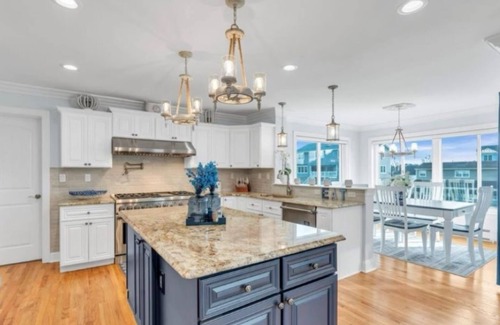 Osbornsville House | Lagoon Luxury: Your Blue Escape Awaits! n4 Bedrooms Waterfront Oasis! nBYOBoat