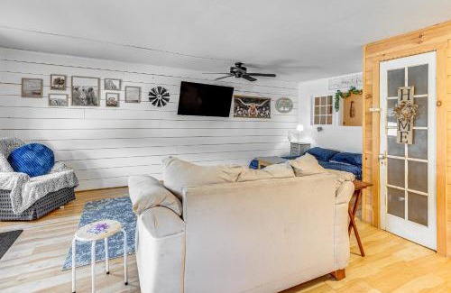 Barton Apartment | Lake and Mtn Views Vermont Couples Retreat!