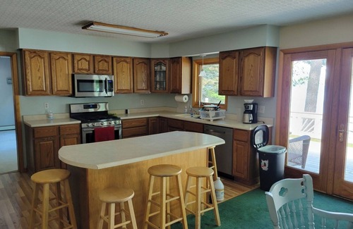 Hillman House | Lake Avalon - Charming 4-bedroom, 2-Bathroom Lake House