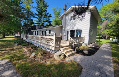 Hillman House | Lake Avalon - Charming 4-bedroom, 2-Bathroom Lake House