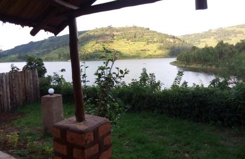 Itambira Island Resort | Lake Bunyonyi Paradise Eco Hub