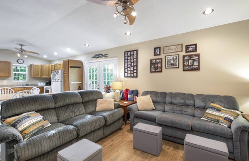 Barnett House | Lake Cabin & Dock - A True Ozarks Experience!