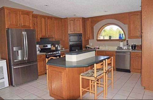 East Jordan House | Lake Charlevoix View- 10 Acre Private Retreat, Sleep from 2- 8 persons.