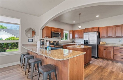 Manson House | Lake Chelan Views! Two Blocks to Manson! 3,100 SF!
