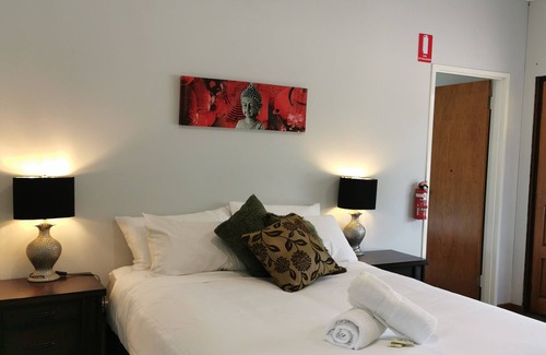 Lake Clifton Hotel | Lake Clifton Tavern