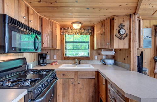 Willis Cabin | Lake Conroe RV & Camping Resort