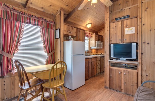 Willis Cabin | Lake Conroe RV & Camping Resort