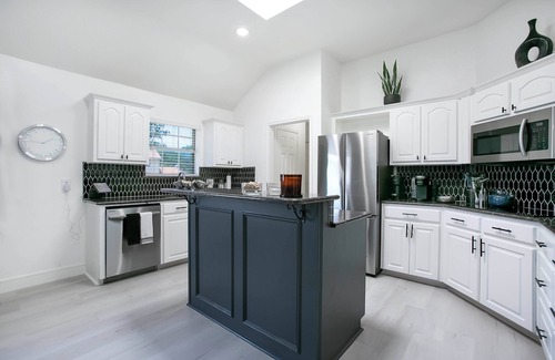 Lake Dallas House | Lake Dallas Oasis, Beautiful Modern Home with Pool