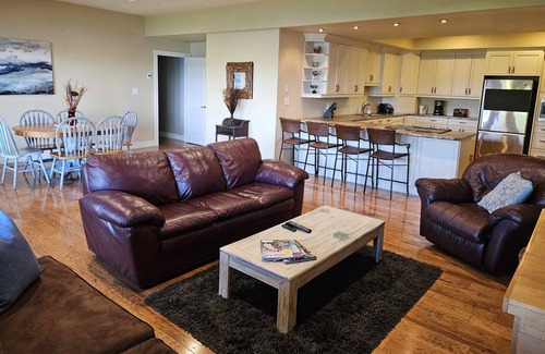 Twin Bay Apartment | Lake escape with beautiful views surrounded by nature.