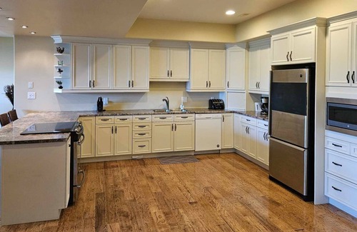 Twin Bay Apartment | Lake escape with beautiful views surrounded by nature.