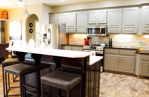 Carl Junction House | Lake Front*100° Heated Pool Year-Round* Hot Tub