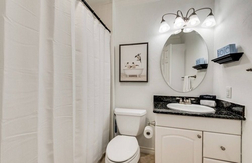 Enchanted Oaks House | Lake Front · 5 BR /Open Water /Boat Dock /Swimming Pool