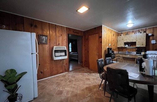 Protem Resort | Lake front Cabin Blue Waters Resort Cab 6